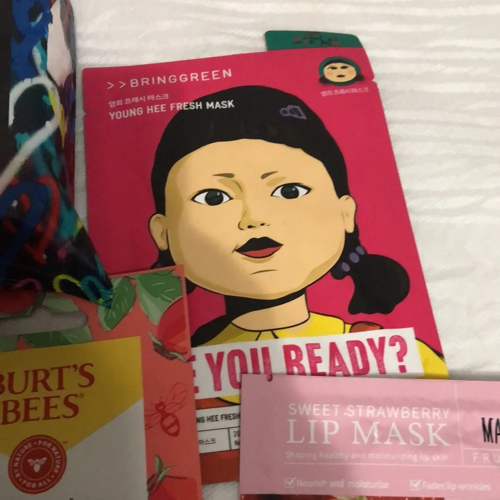 Betsy Johnson Face Wipes and Eye & Lip Mask Bundle of 8